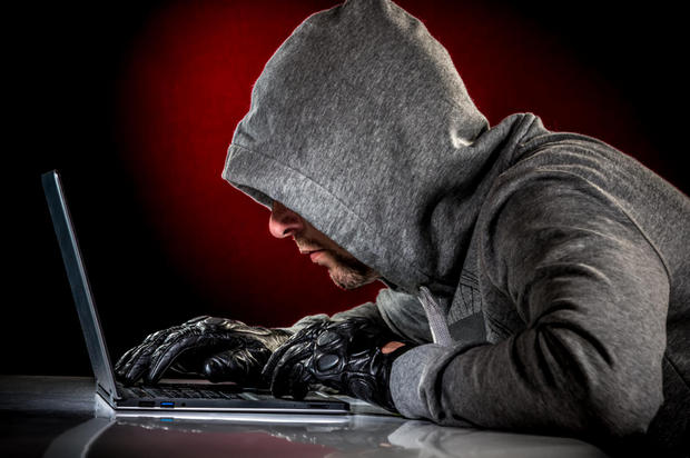 サイバー犯罪は今後も続く

　FBIの推計によれば、ランサムウェアの蔓延で、毎週何千人ものユーザーが被害を受けており、被害額は数百万ドル規模になっている。

　感染したサイトへのリンクをクリックすると、ユーザーのシステムが乗っ取られ、データが暗号化されてしまい、身代金を支払うまで利用できなくなってしまう。なぜ、怪しいリンクや添付ファイルをクリックしてしまう人がいるのかは分からないが、公的機関は怪しいものをクリックしないよう呼びかけている。

　データを人質に取られるよりも悪いのは、データが不完全に人質に取られることだ。多くのユーザーが、マルウェアの動作の不具合で、身代金を払ってもデータが破壊されるという経験をしている。やはり、データは常にバックアップすべきだ。
