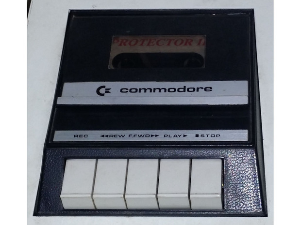 「Commodore PET 2001」のカセットテープ装置（続き）

　カセットテープ装置部分のクローズアップ。