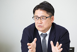 ニフティ<br>
クラウド事業部 事業部長代理兼クラウドインテグレーション部長実宝康人氏