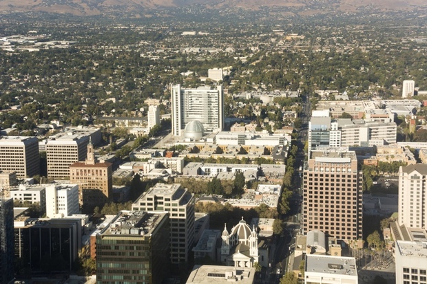 7．カリフォルニア州ロサンゼルス郡

　ロサンゼルス郡もMicrosoftのOffice 365を導入している。同郡は2014年から作業を開始し、10万人の職員の業務をOffice 365プラットフォームに移行した。
