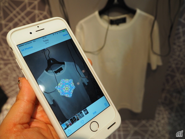　さらに、男性ファッション誌「UOMO」とコラボレーションによる人工知能搭載のファッションアプリ「SENSY」を使った展示も見られる。なお、アプリはApp Storeでも配信中だ。