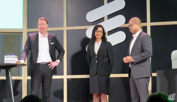 左からEricssonのCEO、Hans Vestberg氏、Ericssonの最高戦略責任者、Rima Qureshi氏、Ciscoの最高戦略責任者兼シニアバイスプレジデント、Hilton Romanski氏