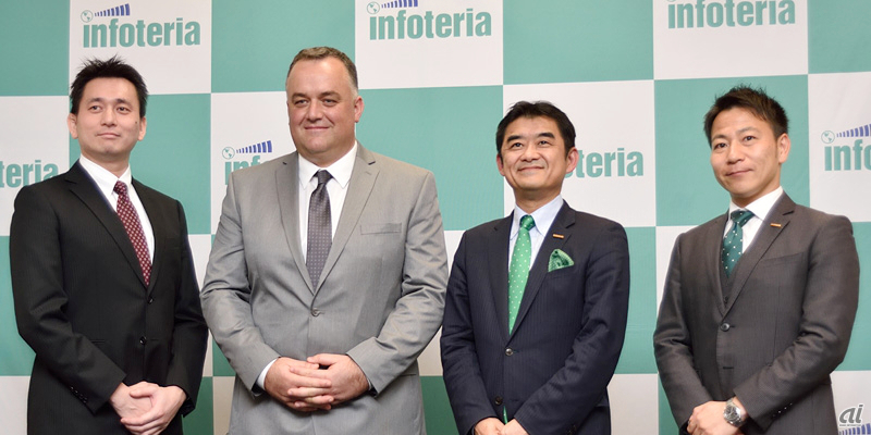 （左から）CData Software Japan 代表取締役 疋田圭介氏、CData Software プレジデント Gent Hito氏、インフォテリア 代表取締役社長 平野洋一郎氏、インフォテリア ASTERIA事業本部長 熊谷晋氏