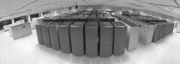2000年11月～2002年6月： ASCI White
　「ASCI White」は米国のローレンス・リバモア国立研究所に設置されたスーパーコンピュータで、核弾頭の安全性確保のためのテストや核実験のシミュレーションなどを通じ、米国が備蓄する核兵器の性能維持に貢献した。

　8192基の「IBM POWER3」プロセッサコアと、160テラバイトのストレージを搭載したASCI Whiteの最大理論性能は、12.288テラフロップスに達していた（テラフロップスは毎秒1兆回の浮動小数点演算を行う能力を示す単位）。OSは「AIX」で、ノード間のインターコネクトはSPスイッチである。