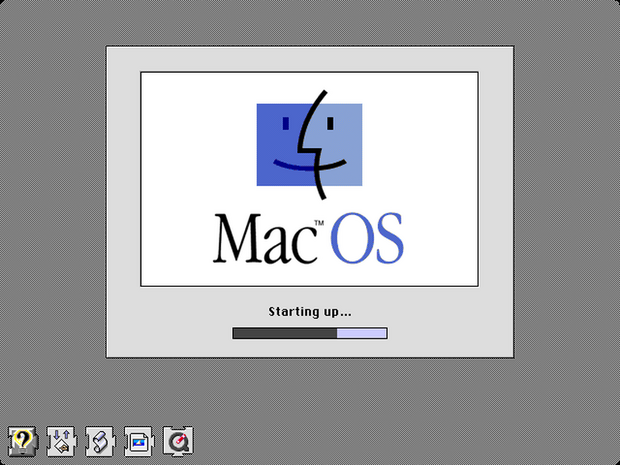 Apple OS X Jaguar（2002年）

　「OS X Jaguar（10.2）」は、象徴的な「グレーのアップル」をスプラッシュ画面に採用した最初のApple OSだ。

　2002年8月24日にリリースされた。