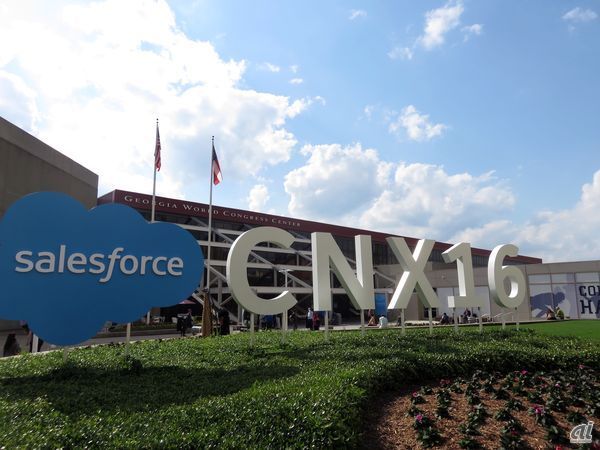 「Connections」はSalesforce.comが「Marketing Cloud」構築にあたって買収したExact Target時代からのイベントで、「Salesforce Connections」となってからは今年で2回目の開催。約6000人がジョージア州アトランタのイベント会場に集まった。