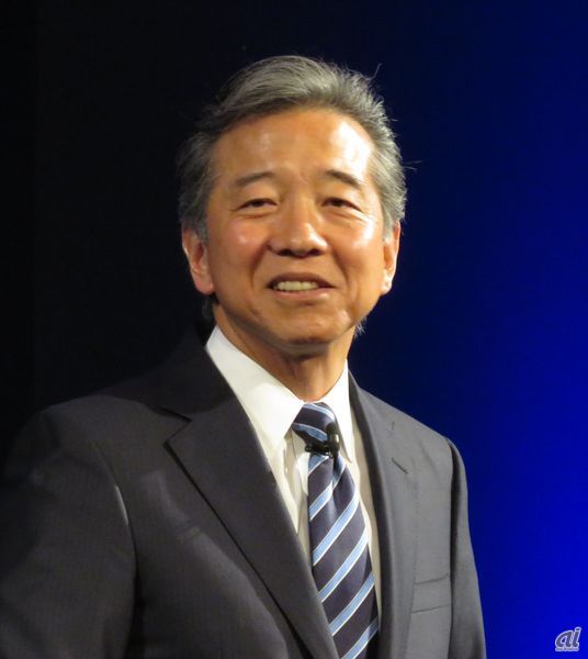 自社イベント「IBM Watson Summit 2016」でスピーチを行う日本IBMのポール与那嶺社長