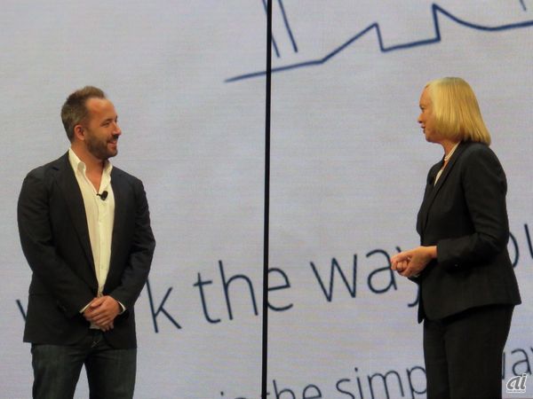 （左から）Dropboxの共同創業者兼CEO、Drew Houston氏とHPEの最高経営責任者（CEO）Meg Whitman氏