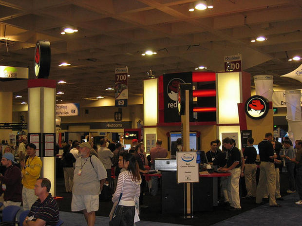 初の「Linux Expo」が開催

　1995年：Linuxに関する初の商業カンファレンス「Linux Expo」が開催された。それ以来、数多くのカンファレンスが後に続き、今日では米国だけでも、地方規模や全国規模で数十を超えるカンファレンスが開催されるようになっている。