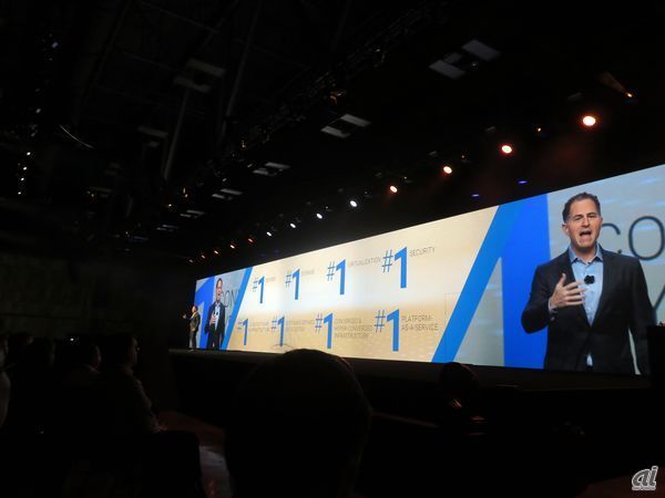 「Dell EMC World 2016」基調講演のテーマは”Let the transformation begin（トランスフォーメーションをはじめよう）”。ステージに立つ創業者Michael Dell氏（会長兼最高経営責任者）は、ライバルHewlett Packard Enterpriseが事業を絞るなかで、拡大路線を選ぶという自身の判断の根拠を、自信をもって顧客に説明した。「次の産業革命に必要不可欠な技術を提供する信頼できるプロバイダを目指す」と約束した。