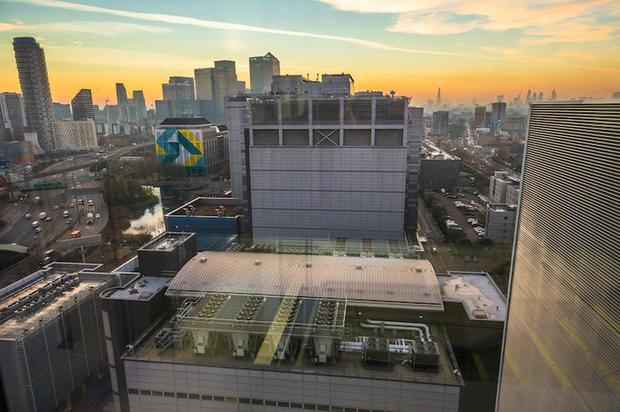 「TELEHOUSE LONDON Docklands North Two」
　「TELEHOUSE LONDON Docklands North Two」という名称のデータセンターがロンドンのドックランズ地区内にあるTELEHOUSE EUROPEの既存のキャンパス内に建設された。総額約1億3500万ポンド（約1億7200万ドル）という巨費を投じて建設されたこの11階建てのデータセンターによって、同キャンパス内のデータセンターの総床面積は26万平方フィート（約2万4000平方メートル）増えたことになる。

　同社によると、モバイル機器向け動画サービスの普及や、IoTに基づく新たなビジネスモデル、クラウドサービスの広範な利用といった数々の理由により、データセンターインフラの拡充に向けて大きなプレッシャーがかかっているという。