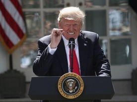 イーロン・マスク氏、トランプ大統領の諮問委員やめる--パリ協定離脱に反発