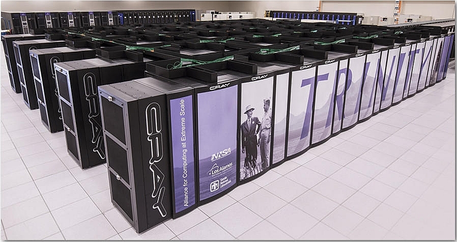 10位：「Trinity」

　ロスアラモス国立研究所に設置されているTrinityは、数千基にも及ぶ16コアのXeon E5-2698 v3（Haswell）を使用している。

プロセッサコア数：301,056
最大性能（LINPACKベンチマーク）：8.1ペタFLOPS
消費電力：4,233kW