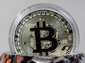 ビットコイン、分裂しても最高値を更新