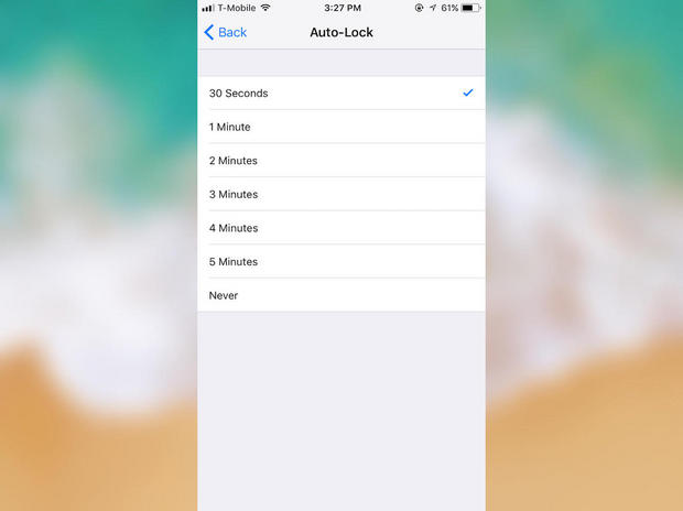 生体認証を無効にする

　iOS 11では、Face IDやTouch IDを無効化し、パスコードしか使えないようにすることもできる。これは、パニックになっている時や、自分のデータを保護したいときには有効だ。生体認証を無効にするには、電源ボタンを5回押すか、iPhone Xの場合は両側のボタンを押すだけでいい。