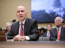 情報流出の責任は従業員のミスとスキャン不具合--Equifaxの前CEO