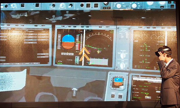 アプリケーション開発には現役パイロットや整備士も参加し、実機との比較などフィードバックを行った