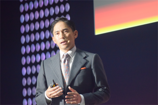 アマゾン ウェブ サービス ジャパン社長の長崎忠雄氏。210のセッション、59の事例セッションがあることなど、イベントとしての充実ぶりを強調する。