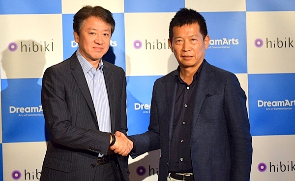 日本マイクロソフトの執行役員最高技術責任者の榊原彰氏（左）とドリーム・アーツの山本孝昭社長