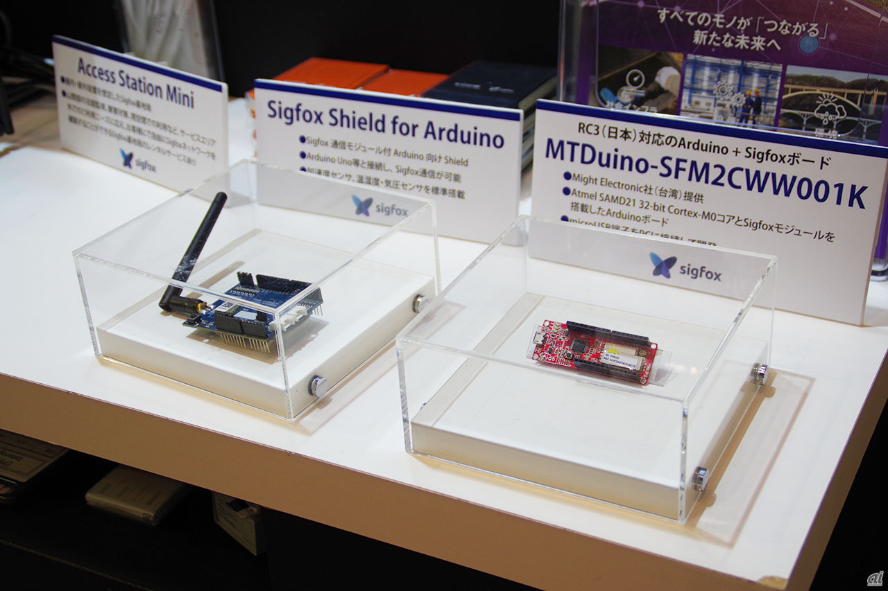 Sigfox開発ボード「Sigfox Shield for Arduino」も展示。Sigfoxの通信モジュールと温度や湿度、気圧、加速度、ボタンといった5種類のセンサを搭載する。