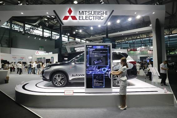 電気自動車の他、自動運転関連技術が展示されていた三菱電気のブース
