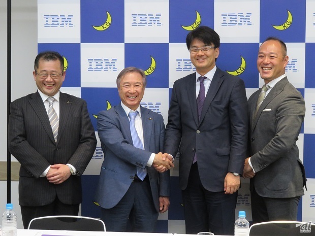 左から、関西学院大学の巳波弘佳 学長補佐、村田氏、日本IBMの山口明夫 取締役専務執行役員、石田秀樹グローバル・ビジネス・サービス事業本部パートナー