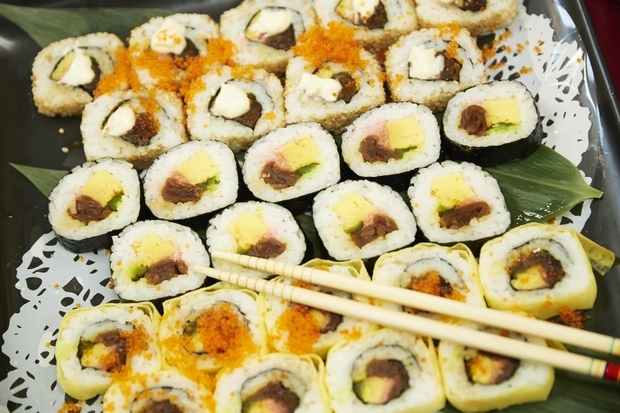 巻き寿司もニューヨーク風に、多国籍な食材を取り入れているのよ。