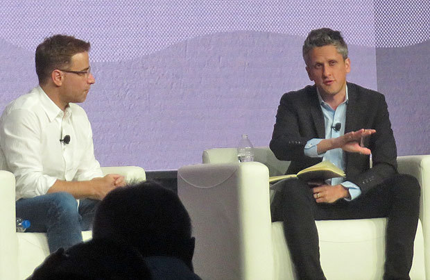 Slack 共同創業者兼CEOのStewart Butterfield氏（左）とBox 共同創業者兼CEOのAaron Levie氏（右）
