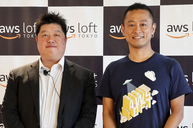AWS技術統括本部長 技術統括責任者の岡嵜禎氏（左）とスタートアップ事業開発部 プリシンパルマネージャーの畑浩史氏