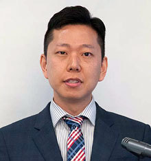 Dell EMC UDS事業本部 APJ担当プリセールス ディレクターのYongJoon Bae（ペ ヨンジュン）氏。有名な韓流俳優と同名ということで、まず「本名です」という説明からプレゼンを始めた