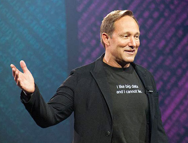 基調講演に登壇したプレジデント兼CEOのDoug Merritt氏。Tシャツの胸元には“I like big data and I cannot lie.”（私はビッグデータが好きで、嘘がつけない）と書かれている。「ビッグデータは真実を語る」ということになるだろうか