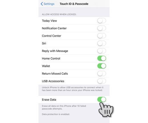 ブルートフォースに対する保護機能を設定する

　iOSは、ブルートフォース（総当たりでパスワードのあらゆるパターンを試す）に対する保護機能を内蔵しているので、権限のないユーザーがパスコードを推測して解除しようとするのを防ぐことができる。

　「設定」＞「Touch ID とパスコード」と進む。Face IDを利用できるiPhoneでは、「設定」＞「Face IDとパスコード」と進む。次に現在のパスコードを入力し、スクロールして「データを消去」を選択する。

　10回失敗すると（10回目に近づくにつれ、次の入力までの待ち時間の間隔も長くなる）、iPhoneのすべてのデータが消去される。