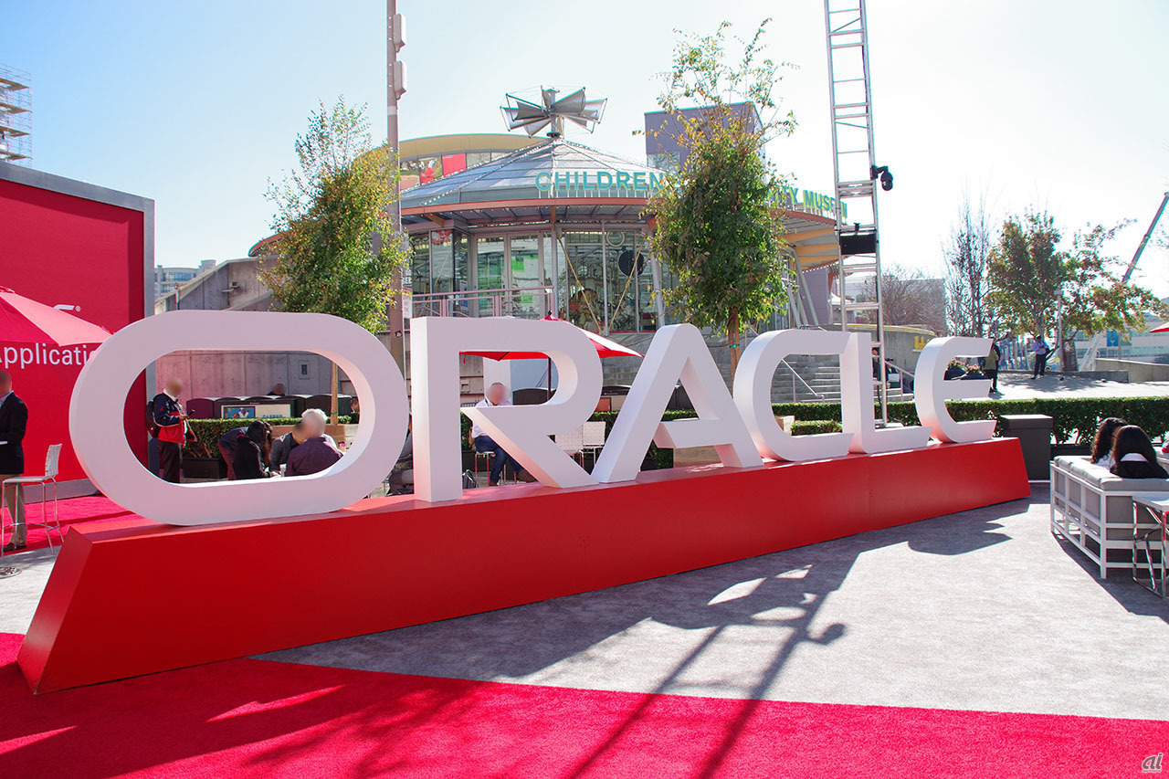 　Oracleの年次カンファレンス「Oracle OpenWorld 2018」が10月22～25日にかけて米国サンフランシスコで開催された。世界145カ国から6万人を超える人々が参加。会期中には2371のセッションが行われた。本稿では、会場となったMoscone Centerの様子を紹介する。