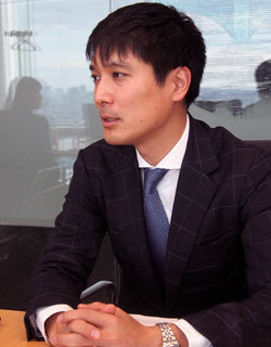 英Colt Technology Services Head of Global Business Partner Marketingディレクターの水谷安孝氏。日本法人のプロダクトマーケティングマネージャーなどを経て、現在は英国本社でグローバル事業を担当する