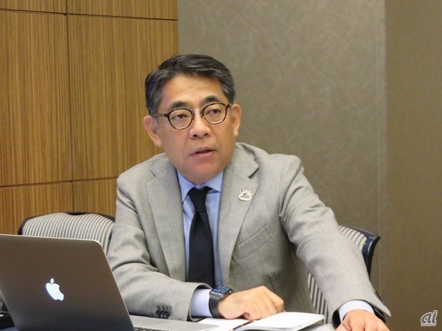 記者の質問に応じる日本IBMの三澤智光 取締役専務執行役員IBMクラウド事業本部長
