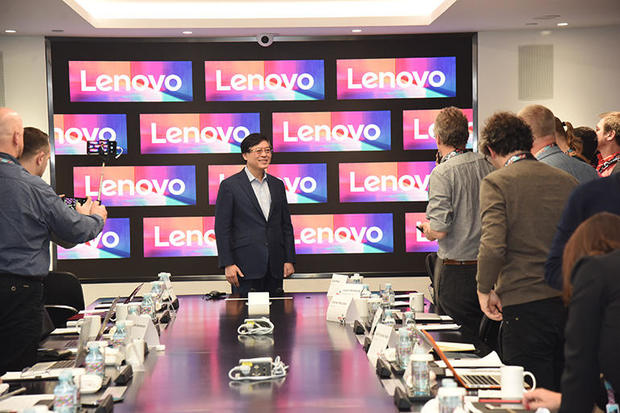LenovoのCEOとのQ&A

　LenovoのCEO楊元慶氏（社内では「YY」と呼ばれている）は、欧州、中東、アフリカ地域から招いたIT分野とビジネス分野のジャーナリストを相手に45分間の質疑応答セッションを設け、さまざまな話題について話した。