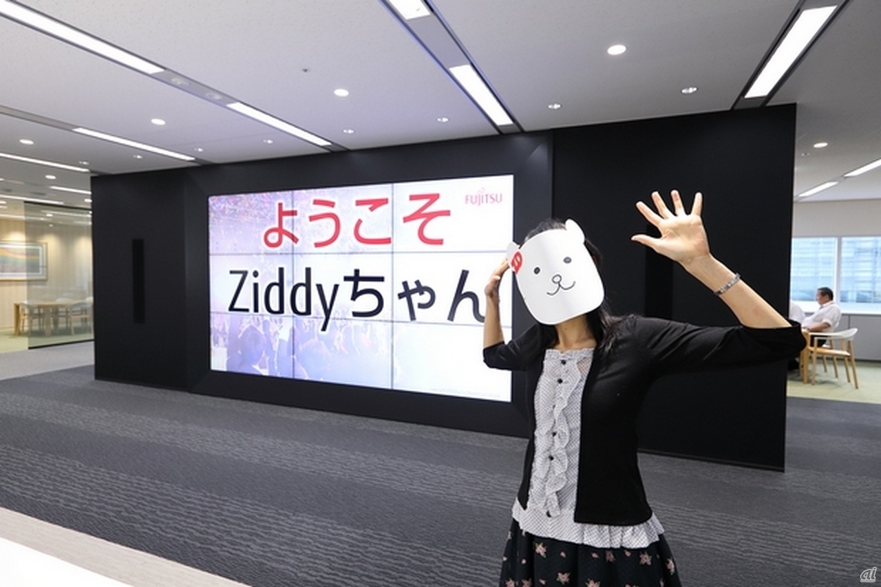 同社ではなんと、オフィスロビーの大画面にZiddyを歓迎する言葉を大々的に映し出してくれていたの。ウレシイ！