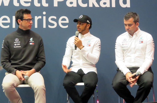 Mercedes AMG Petronas MotorsportのToto Wolff氏、Lewis Hamilton氏、Matt Harris氏（左から）