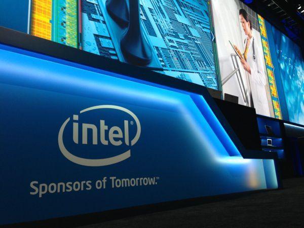 Intel：5GのイノベーションプログラムとSoCを発表

　5GとAIに関するIntelの最新の取り組みは、ノートPC向けの新たな業界仕様を提供するイノベーションプログラム「Project Athena」だ。

　Intelは、Project Athenaに基づく最初のデバイスを、DellやGoogle、HP Inc.、サムスン、Microsoft、Acer、ASUS、Lenovo、Innoluxといったイノベーションパートナーとともに、2019年後半にローンチしようと計画している。

　IntelはCESで「5GやAIを包含するProject Athenaは、ノートPCのイノベーションを加速させるための道を切り開く。具体的には、プラットフォーム要件を規定する毎年の仕様発表や、実際の利用モデルに基づいた新たなユーザーエクスペリエンスとベンチマークの規定、広範な共同エンジニアリングサポートとイノベーションの草分け、ノートPC構成コンポーネントの開発や供給を加速するためのエコシステムにおけるコラボレーション、包括的な検証プロセスを通じたProject Athenaデバイスの認証が挙げられる」と述べた。

　またIntelは、SoCのレンジを拡大し、10nmベースのSoC（開発コード名：「Snow Ridge」）を追加する予定だ。同社によるとこの製品は「5Gの無線アクセスとエッジコンピューティング向けに開発された」という。

　Intelは「このネットワークSoCは、Intelのアーキテクチャによるワイヤレスベースステーションを実現し、より多くのコンピューティング機能をネットワークのエッジ部分に分散させることを念頭に置いて設計されている」と述べた。