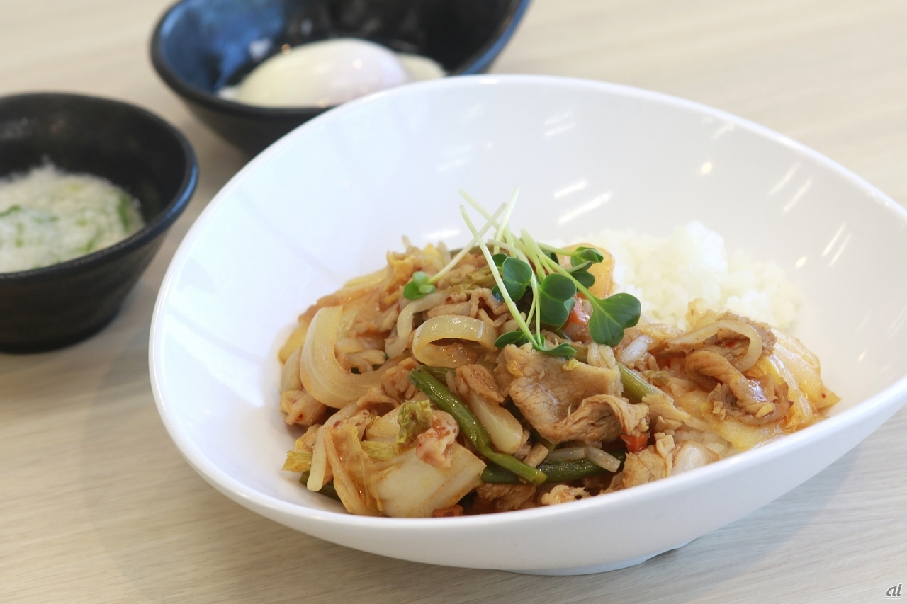 豚キムチ丼もおいしそう！ 400円ですって。