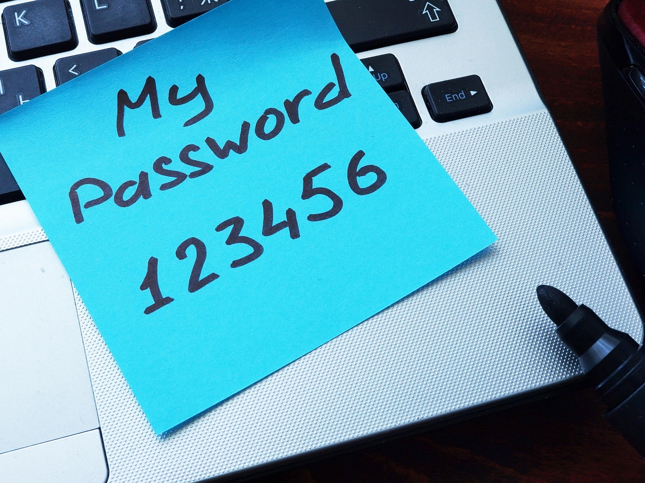よく使われている弱いパスワードは？
