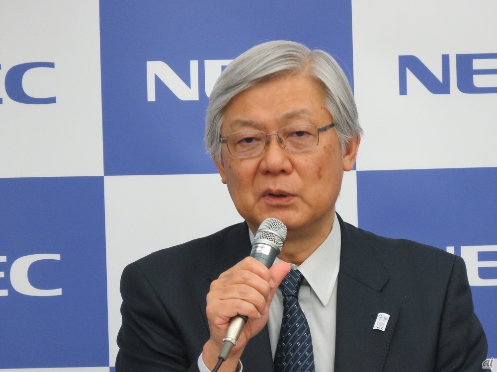 決算会見に臨むNECの新野隆 代表取締役 執行役員社長兼CEO