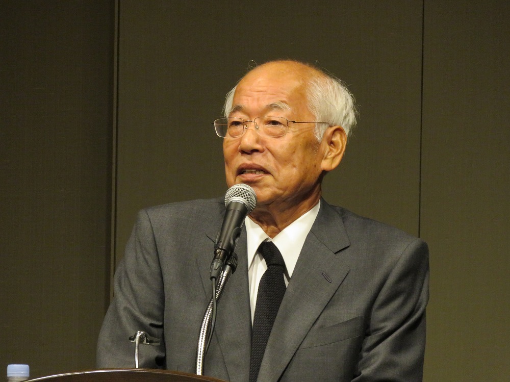講演を行うIIJの鈴木幸一 代表取締役会長CEO