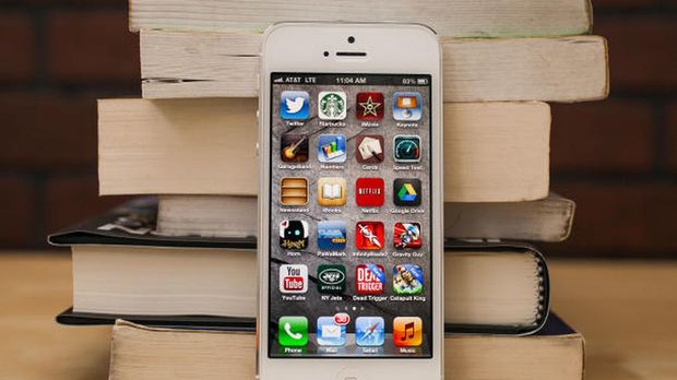 iPhone 5

　iPhone 5の画面は4インチで、さらに軽く、薄くなった。