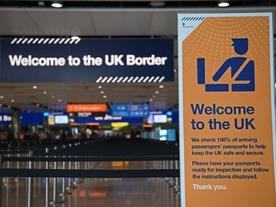 英国、ビザ審査の人種差別的アルゴリズムを変更へ
