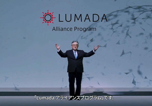 「Hitachi Social Innovation Forum 2020 TOKYO ONLINE」の基調講演でLumadaアライアンスプログラムを発表する日立製作所 執行役社長兼CEOの東原敏昭氏
