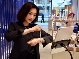 スワロフスキー、オンライン接客システム「LiveCall」導入--顧客単価は実店舗の約5倍