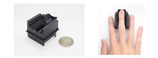 「小型指静脈認証モジュールH4Eシリーズ」外観（左）と使用イメージ（右）