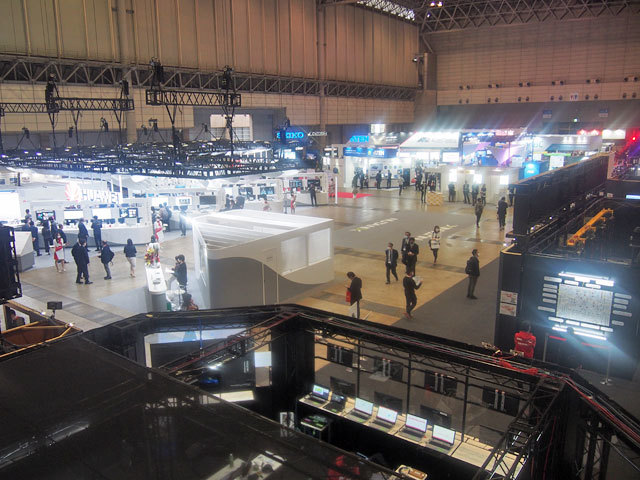 Interop Tokyo 2021の会場。2019年に比べ使用する展示ホールの広さは3分の2に縮小された