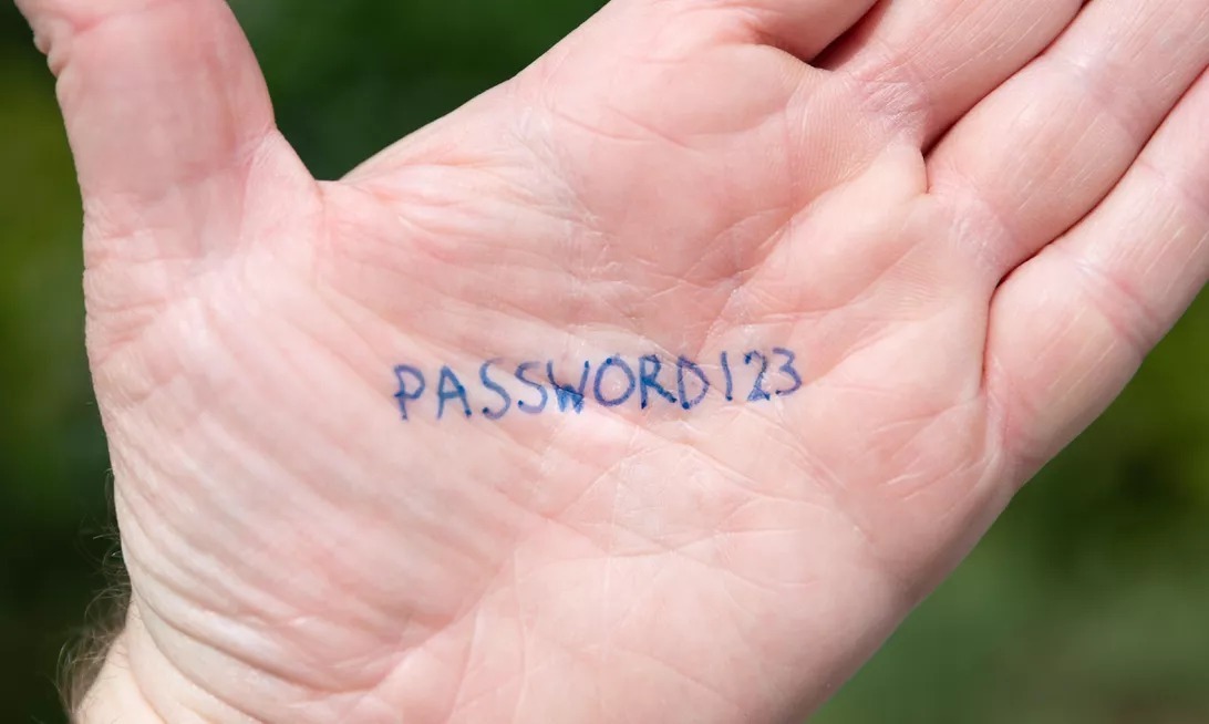 手のひらに書き込んだパスワード